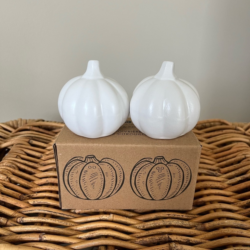 White Ceramic Pumpkin salt & Pepper shakers  2.5” x 2.4”